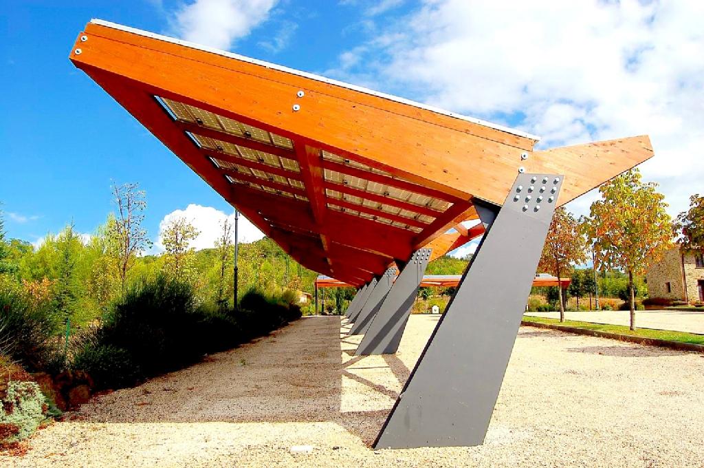 Bus shelter in USA, by www.bamboo.us